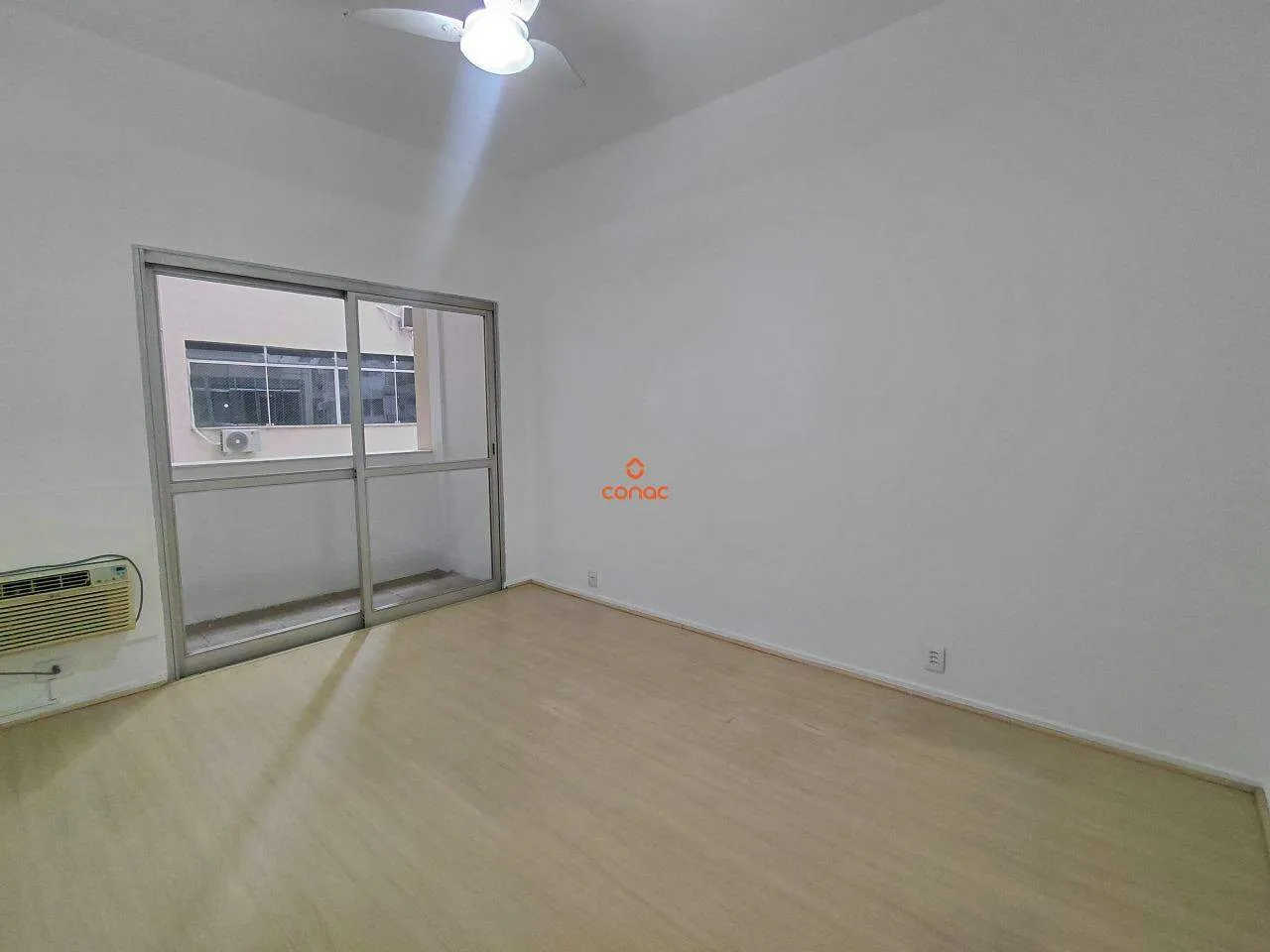 Wood or laminate floors in a 2-bedroom apartment, 88 m² — photo 6