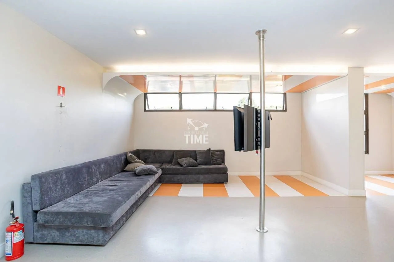 Wood or laminate floors in a 3-bedroom apartment, 78 m² — photo 97