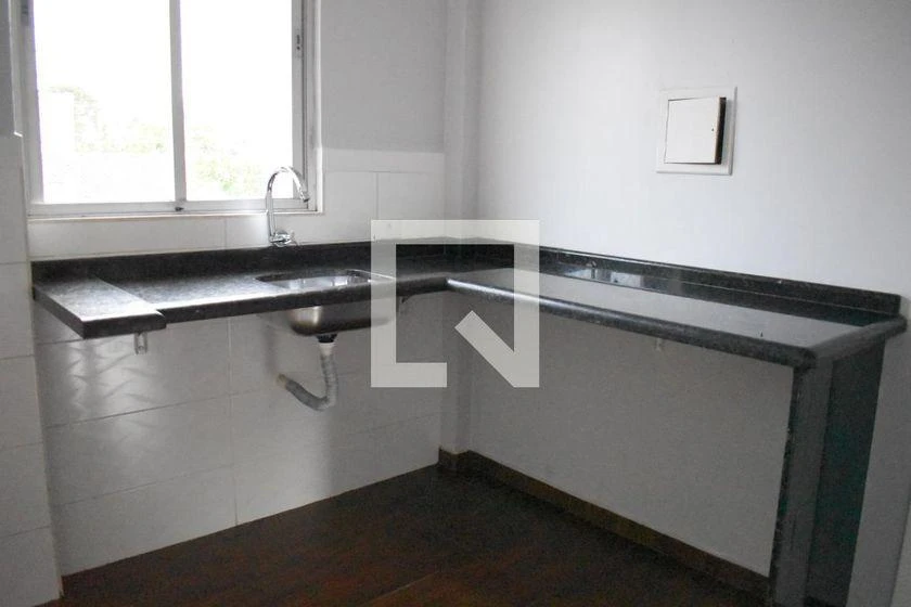 Wood or laminate floors in a 3-bedroom apartment, 133 m² — photo 2