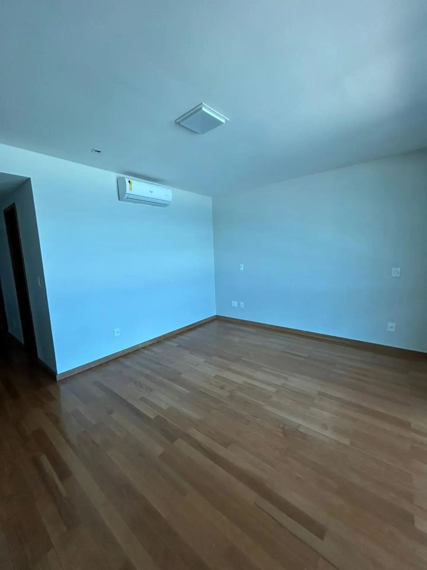 4-bedroom apartment with a water view — photo 25