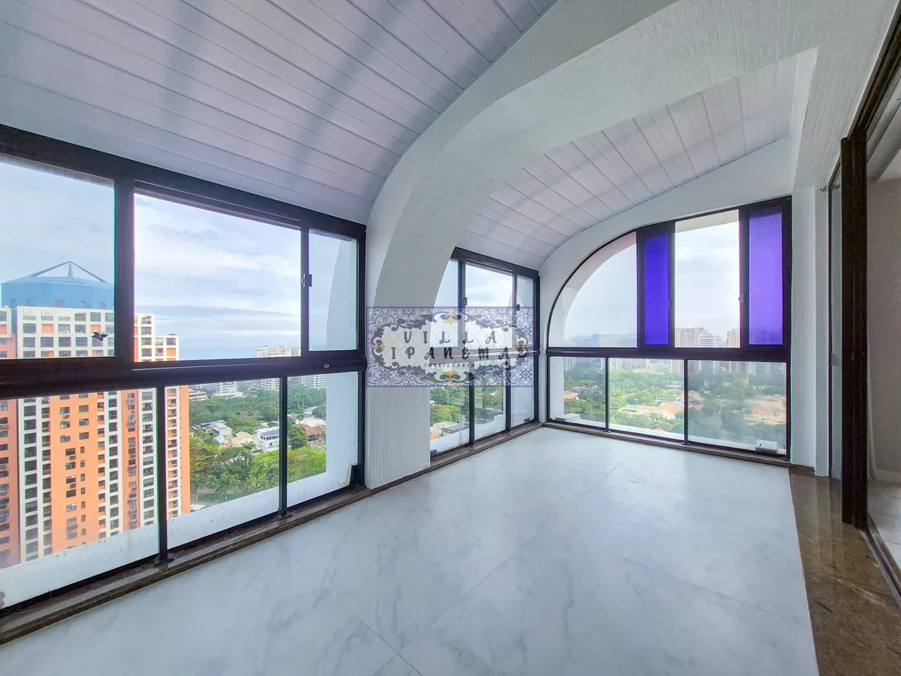 200 m² apartment with 3 en-suite bedrooms and private BBQ — photo 4