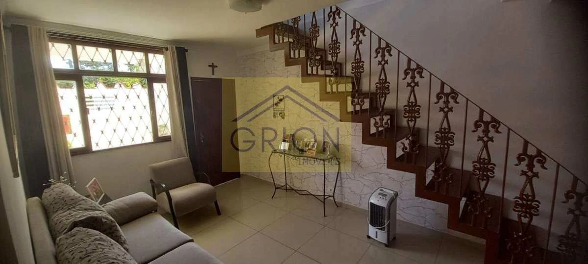 Duplex house with 3 bedrooms and 2 bathrooms