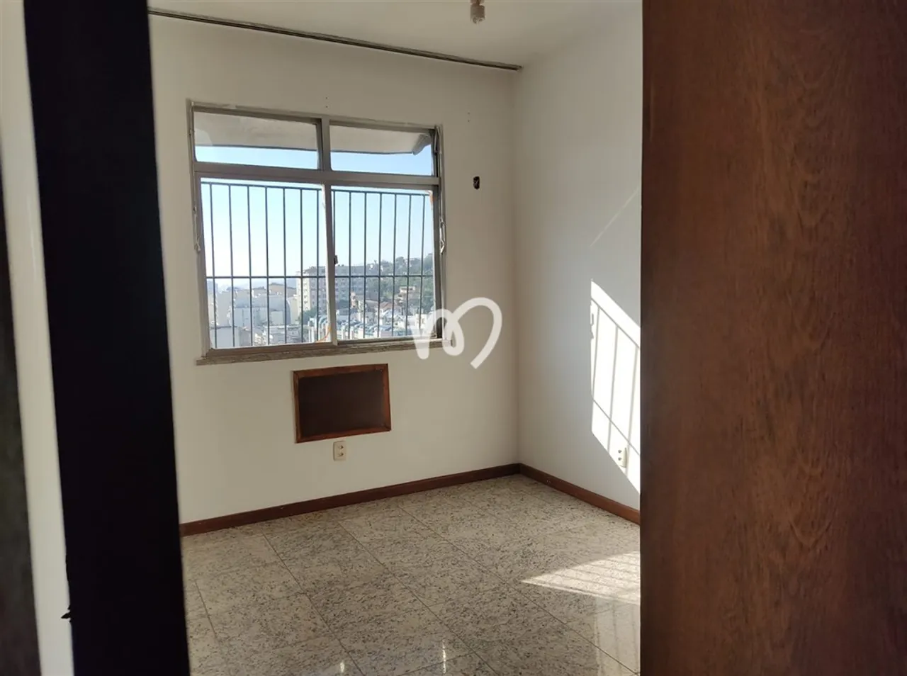 98 m² apartment with 3 bedrooms and built-in wardrobes — photo 3
