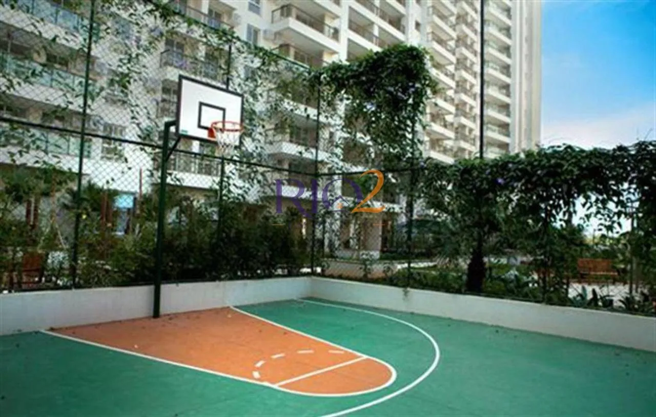 Glass-enclosed balcony in a 3-bedroom apartment, 96 m² — photo 35