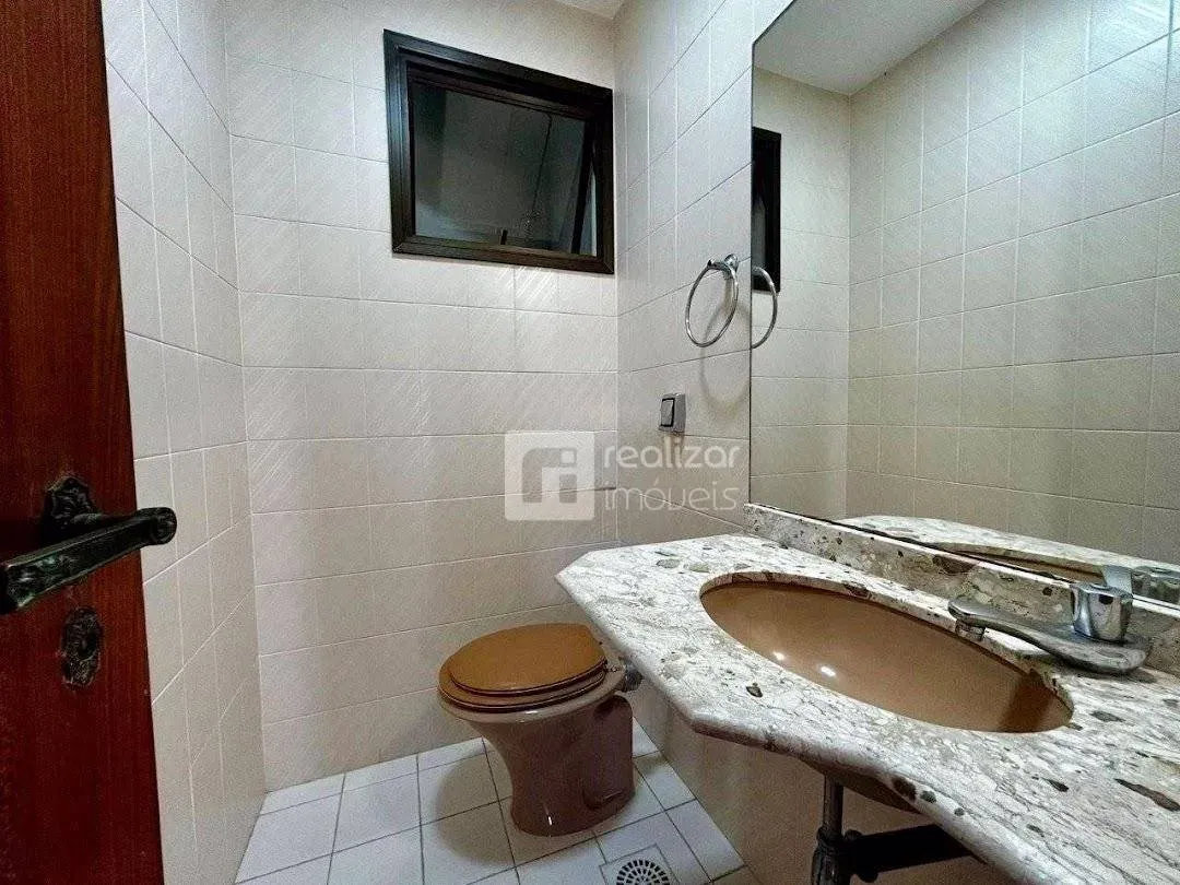 4-bedroom apartment with 3 en-suite baths and 303 m² — photo 11