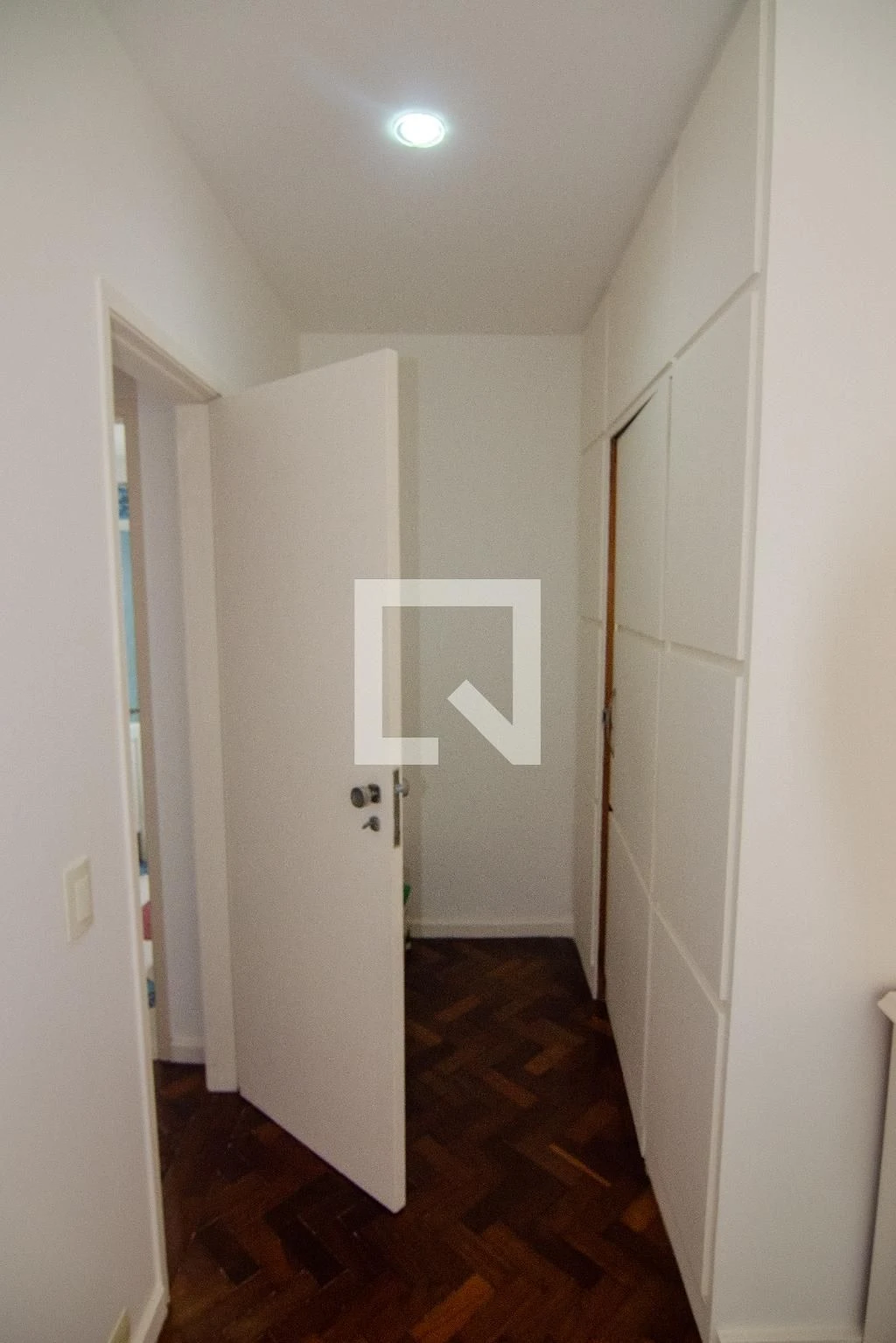 Furnished apartment, 166 m², with floor-to-ceiling windows — photo 27