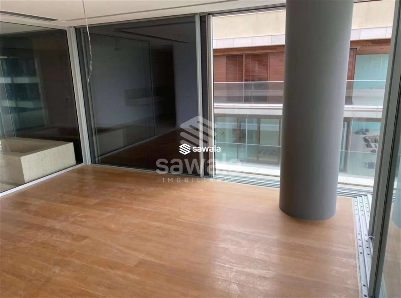 Apartamento com 1 quarto, 2 banheiros e janelas do chão ao teto — photo 5