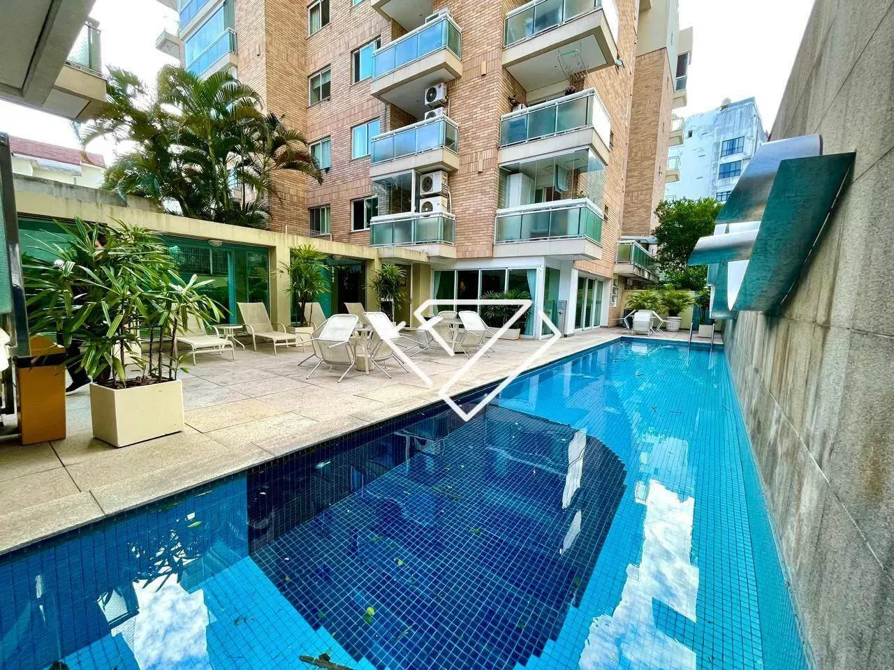 2-bedroom apartment with open-plan kitchen and balcony — photo 29