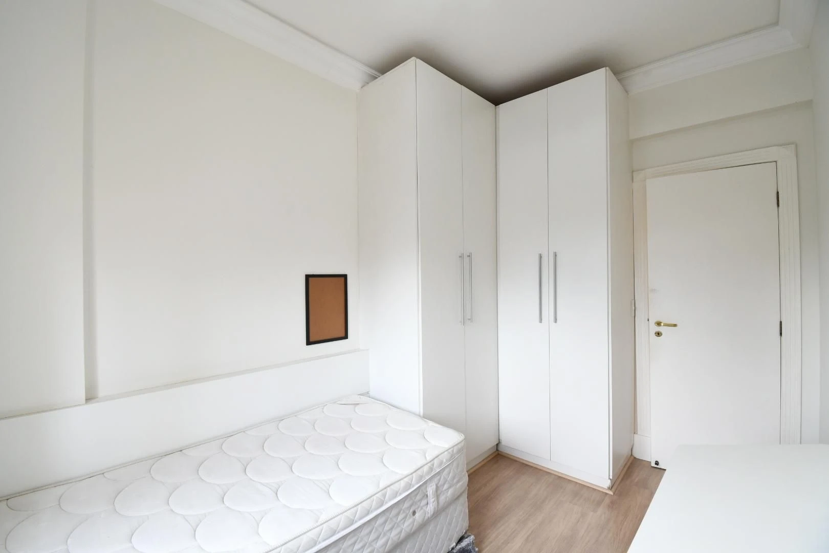 3-bedroom apartment in a building with a gym — photo 24
