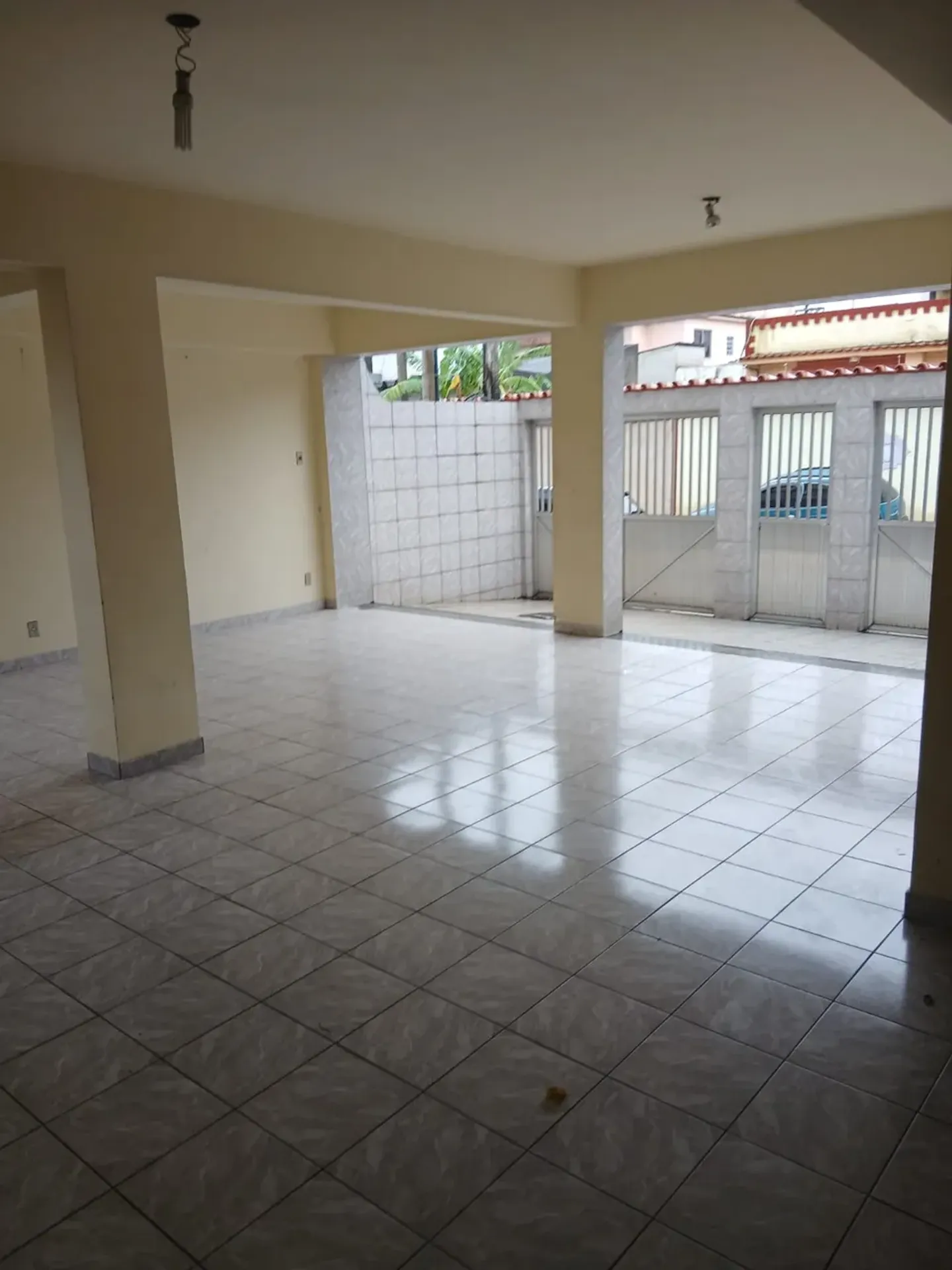 2-bedroom apartment on the 2nd floor with parking