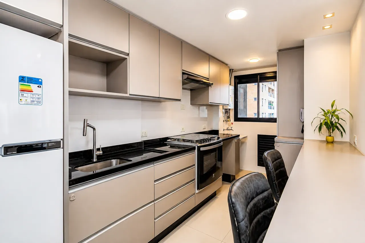 2-bedroom apartment with open-plan gas kitchen