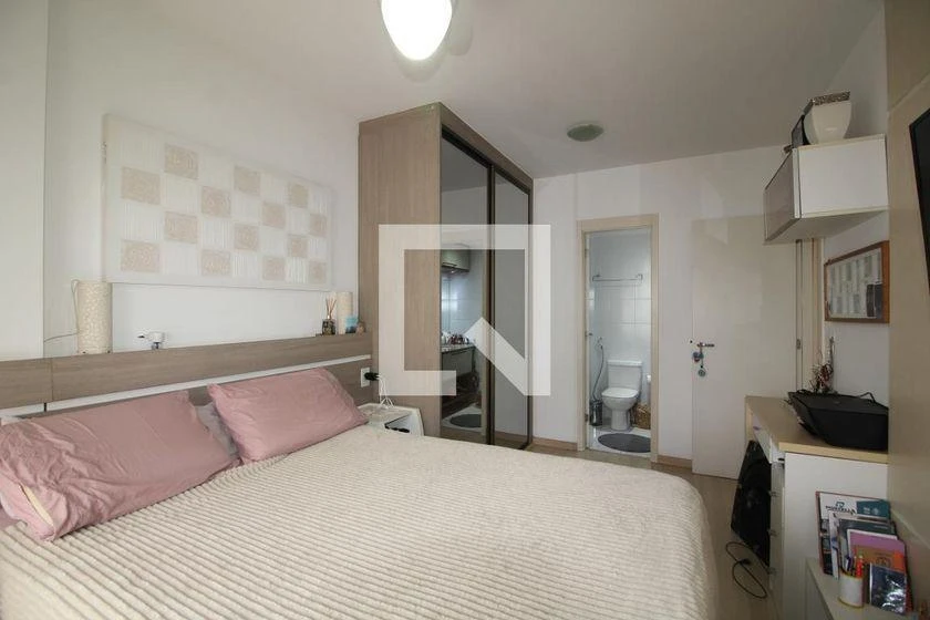 Glass-enclosed balcony in a 2-bedroom apartment, 78 m² — photo 39