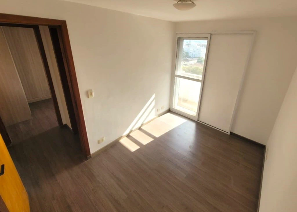 Apartment, 87 m², with wood or laminate floors — photo 11
