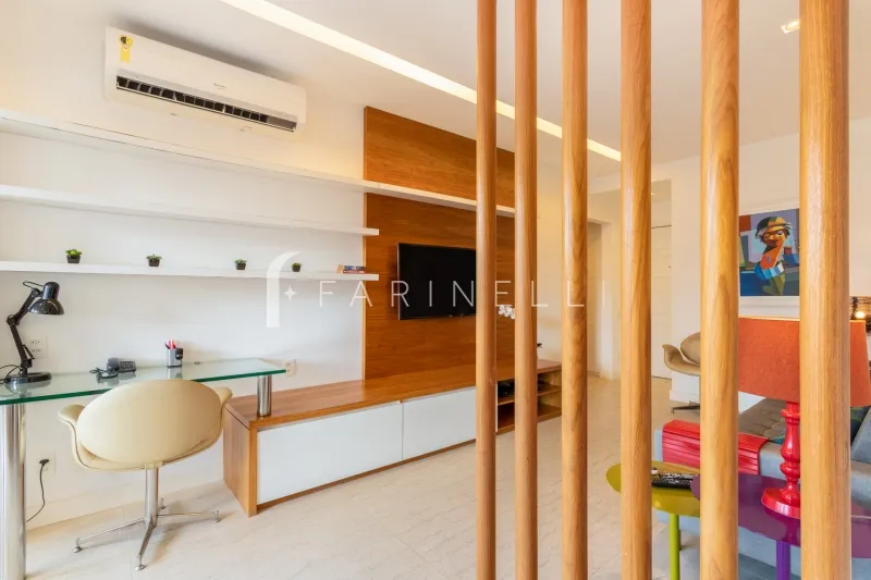 Furnished 1-bedroom apartment with enclosed glass balcony — photo 12