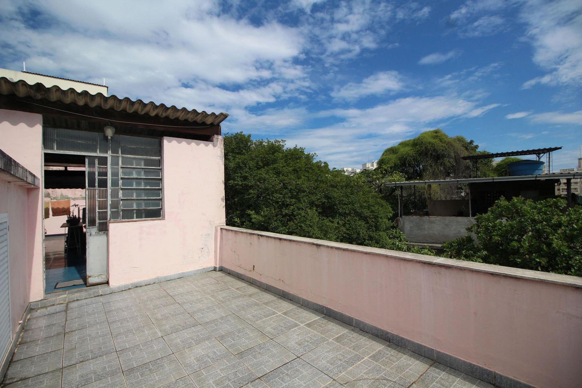 Furnished 3-bedroom house with a private garden — photo 14