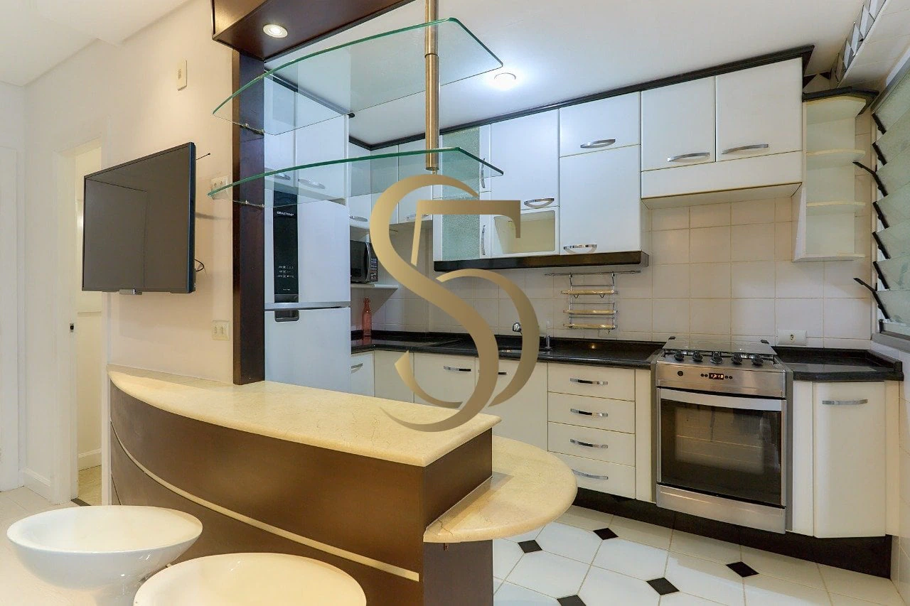 Bathtub in a one-bedroom apartment, 103 m² — photo 4