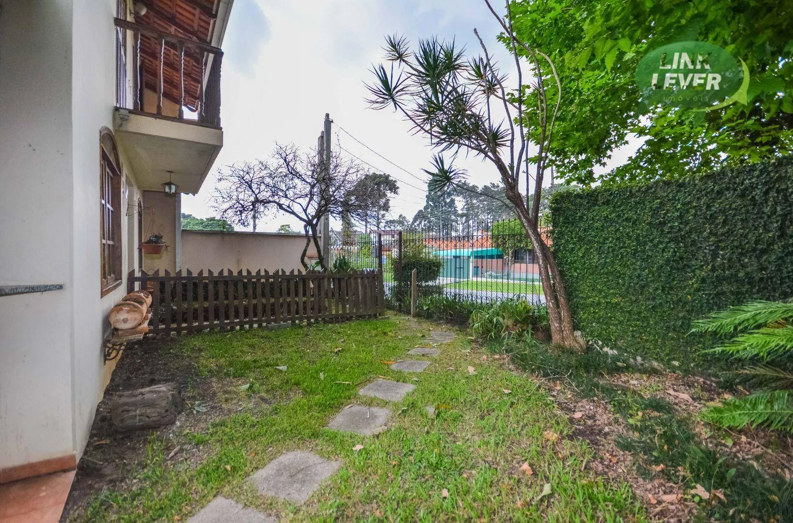 164 m² house with a fireplace and a grill on the balcony — photo 66