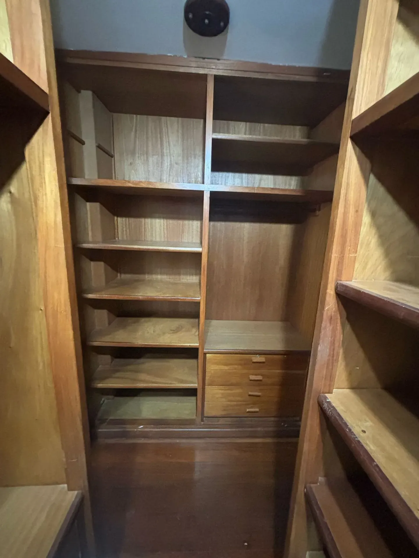 3-bedroom apartment with 5 bathrooms and a balcony — photo 33
