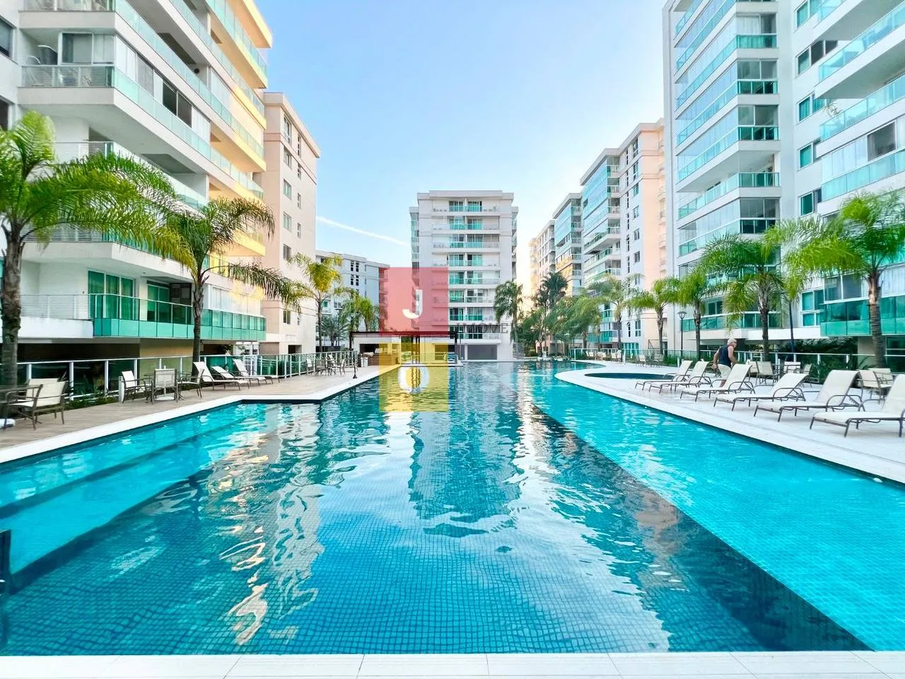 Furnished 4-bedroom suite apartment with 156 m² — photo 83