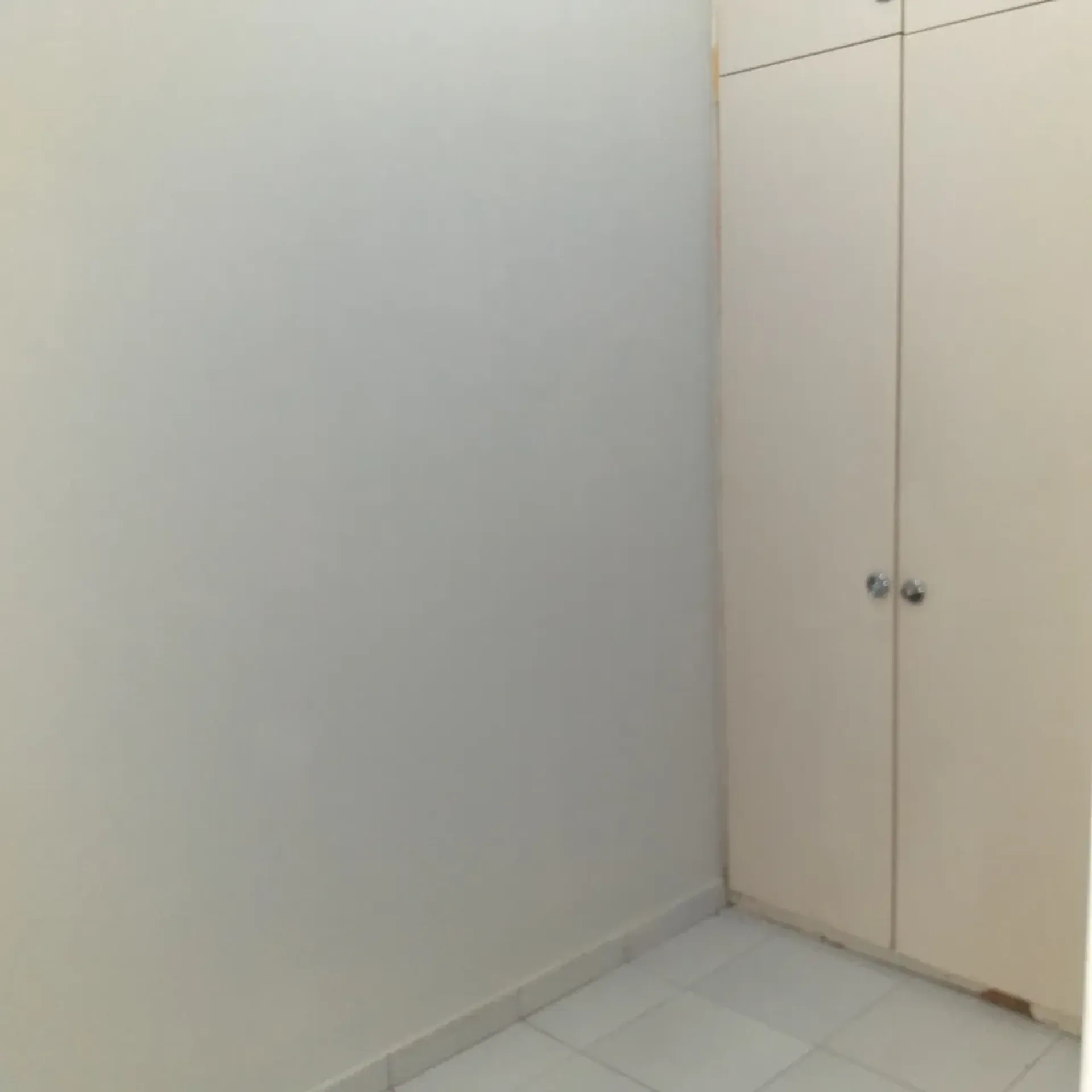 2-bedroom apartment with 3 bathrooms and glass shower — photo 37