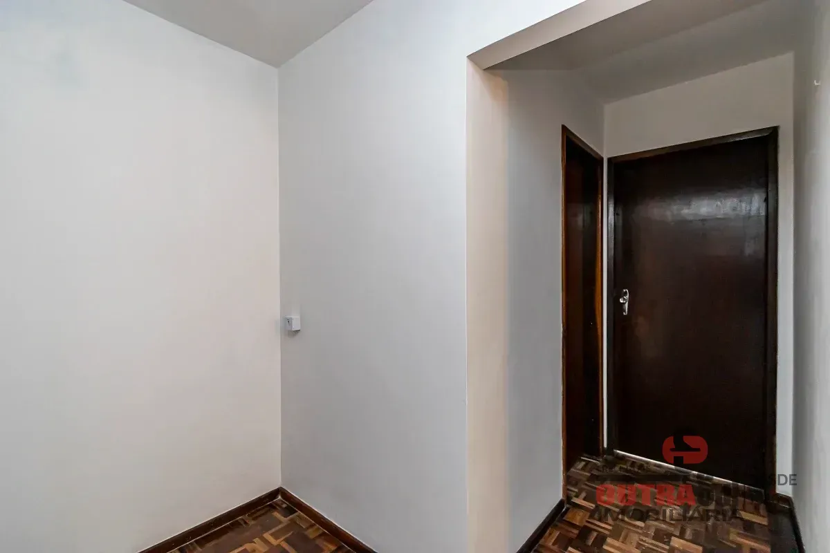 Casa, 215 m², com piso de madeira ou laminado — photo 16
