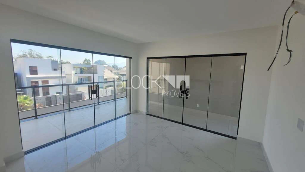 Casa com 6 suítes e cozinha americana aberta com fogão a gás — photo 29