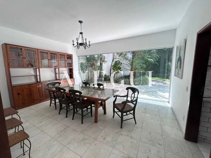 600 m² house with 4 bedrooms and a closed kitchen — photo 7