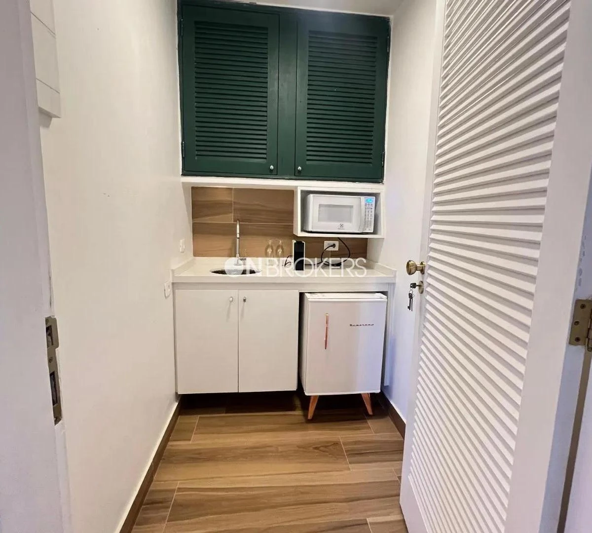 House, 800 m², with a grill on the balcony — photo 4