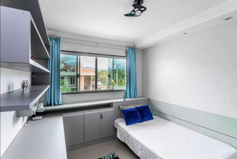 Furnished triplex house with 4 suites and 288 m² — photo 25