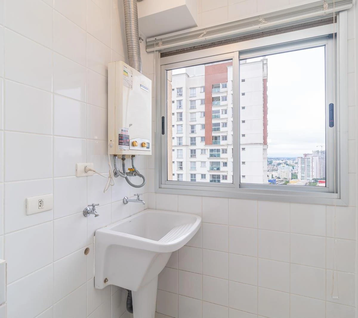 2-bedroom apartment with a washing machine in Curitiba — photo 18