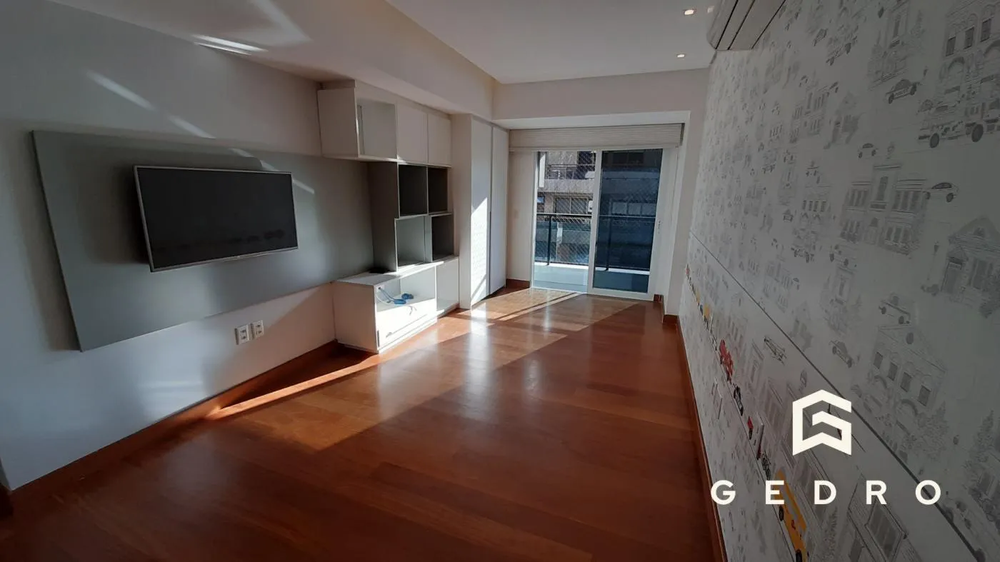 Furnished apartment, 320 m², with a water view — photo 4
