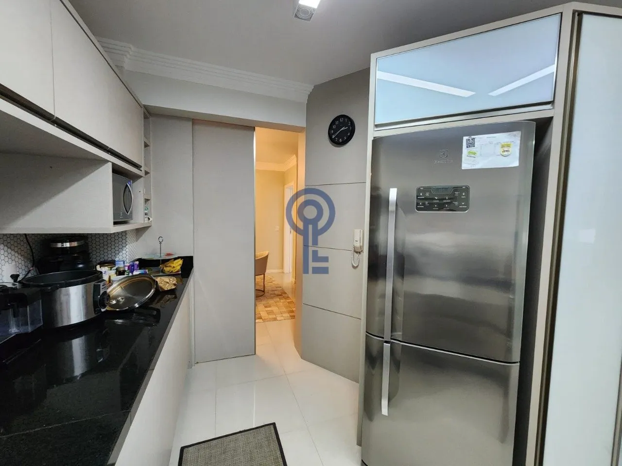Furnished 4-bedroom apartment with 1 en-suite bath — photo 3