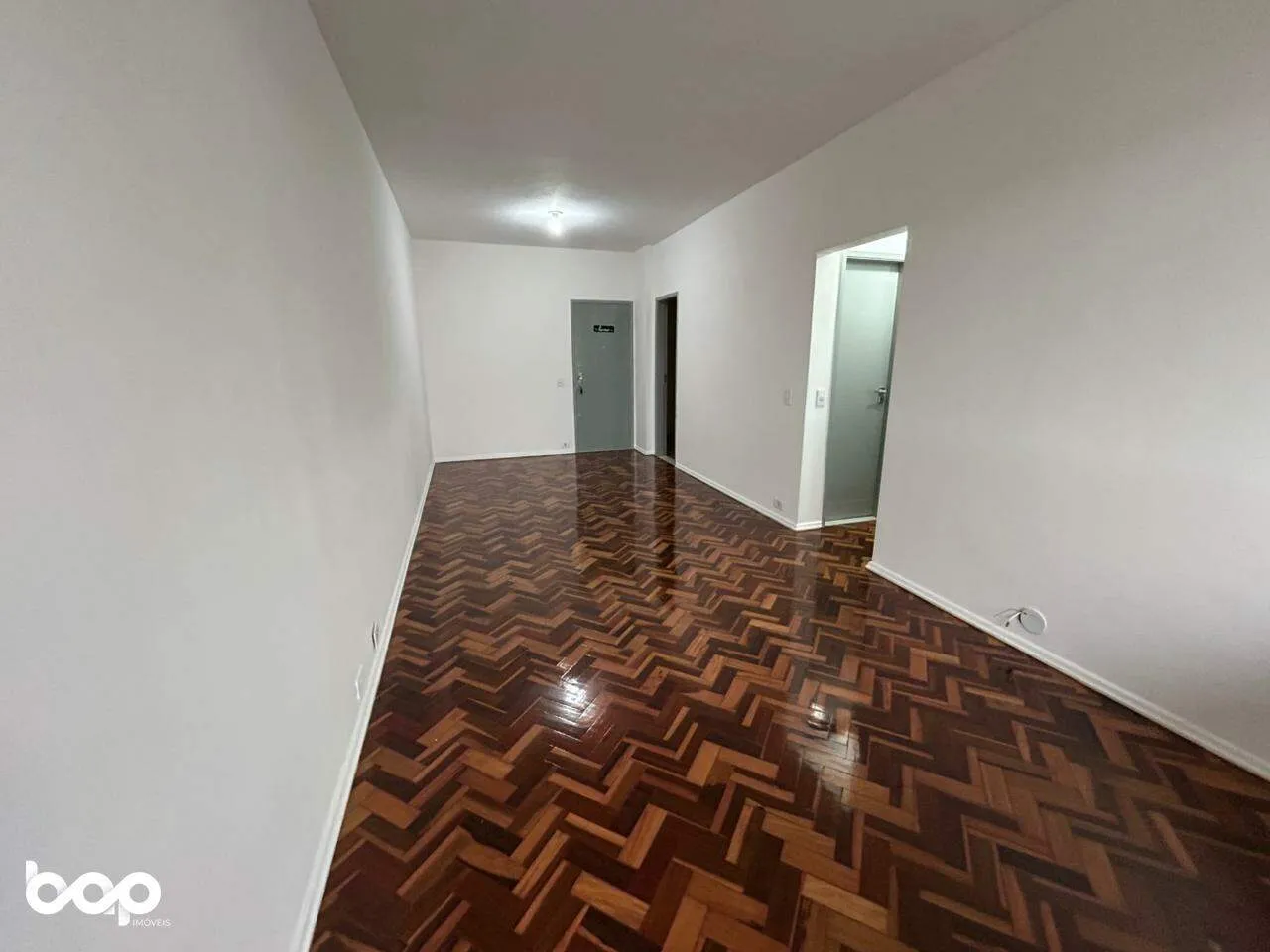 Apartment with a fitted kitchen and a balcony — photo 16