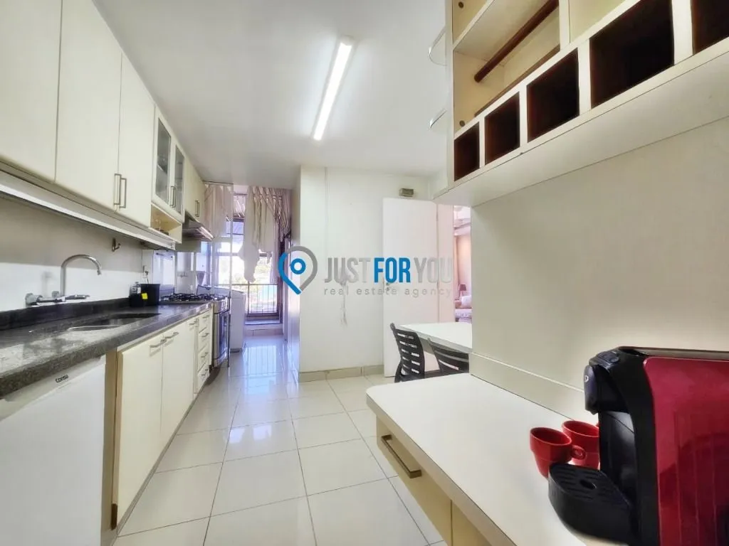 Furnished apartment with 4 bedrooms and 144 m² — photo 13