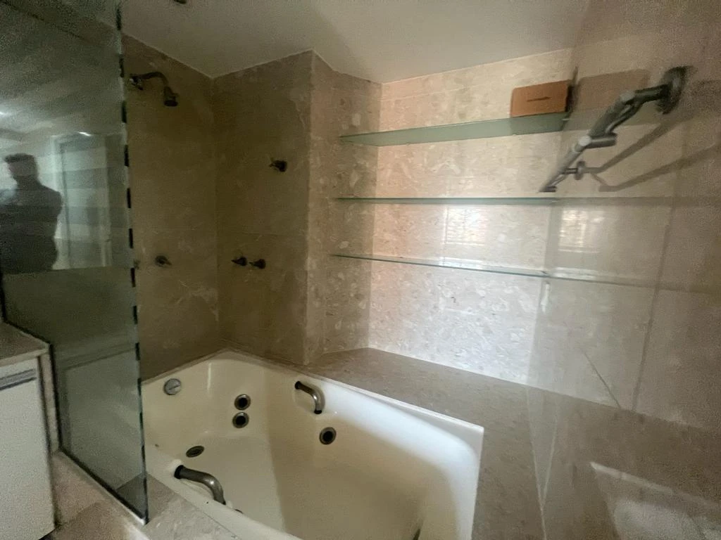 200 m² duplex apartment with 3 bedrooms and 6 bathrooms — photo 31