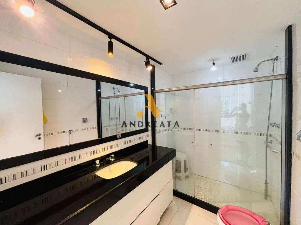 House with 5 bedrooms and 5 bathrooms, 471 m², 4 parking spaces — photo 24