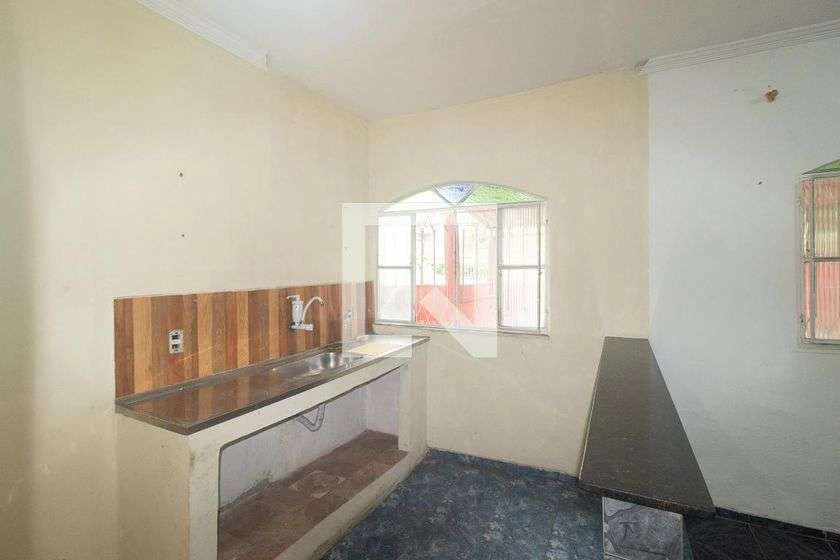 2-bedroom house with a laundry area — photo 5