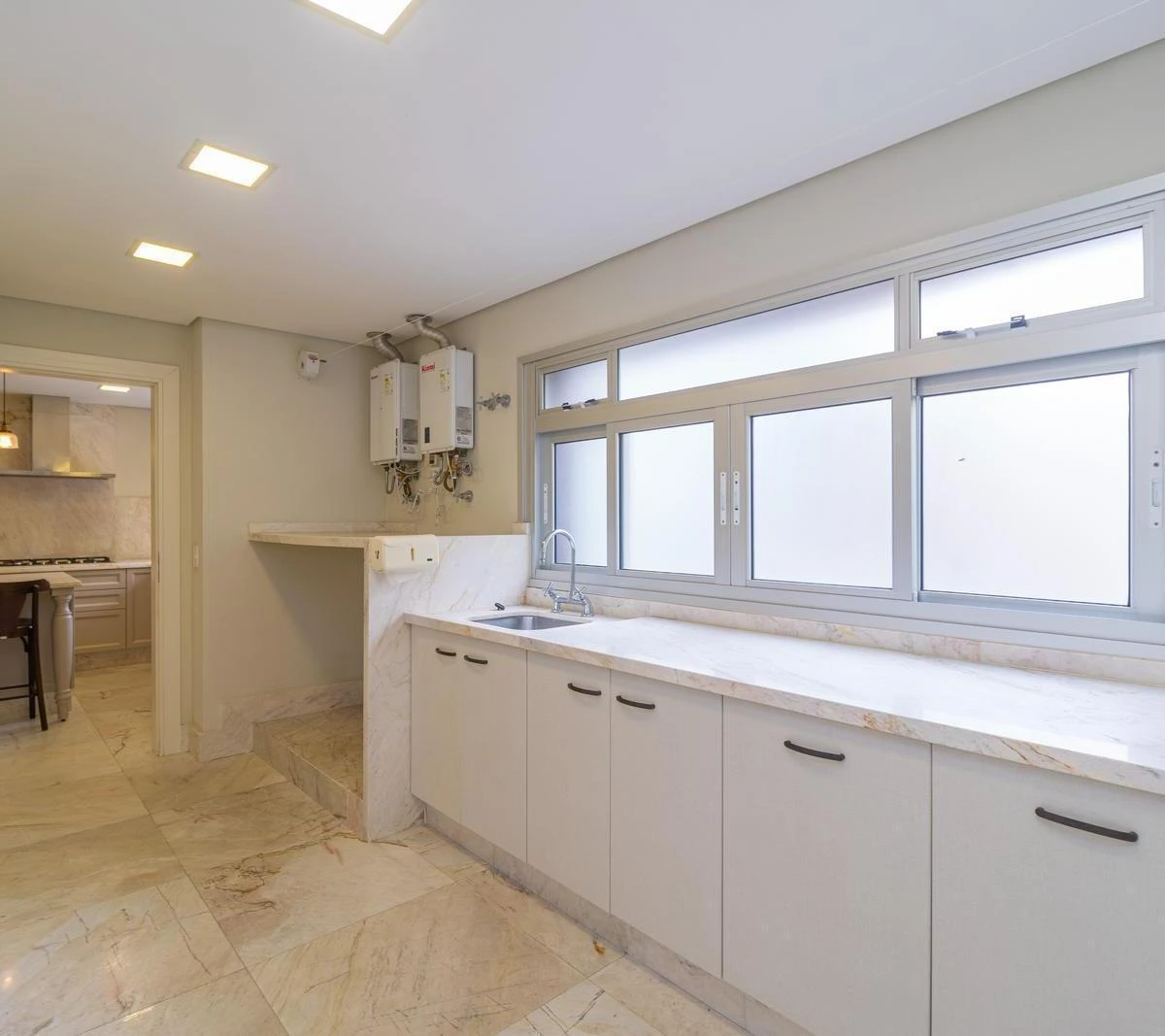 Home office in a 5-bedroom apartment, 441 m² — photo 32