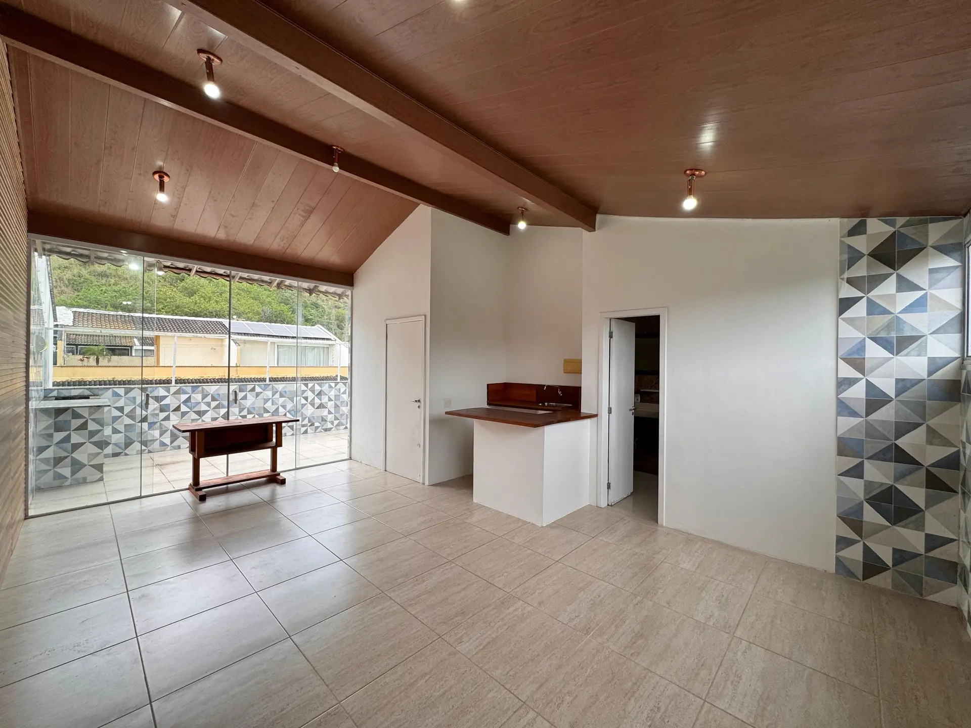 4-bedroom apartment with balcony and private BBQ grill — photo 9