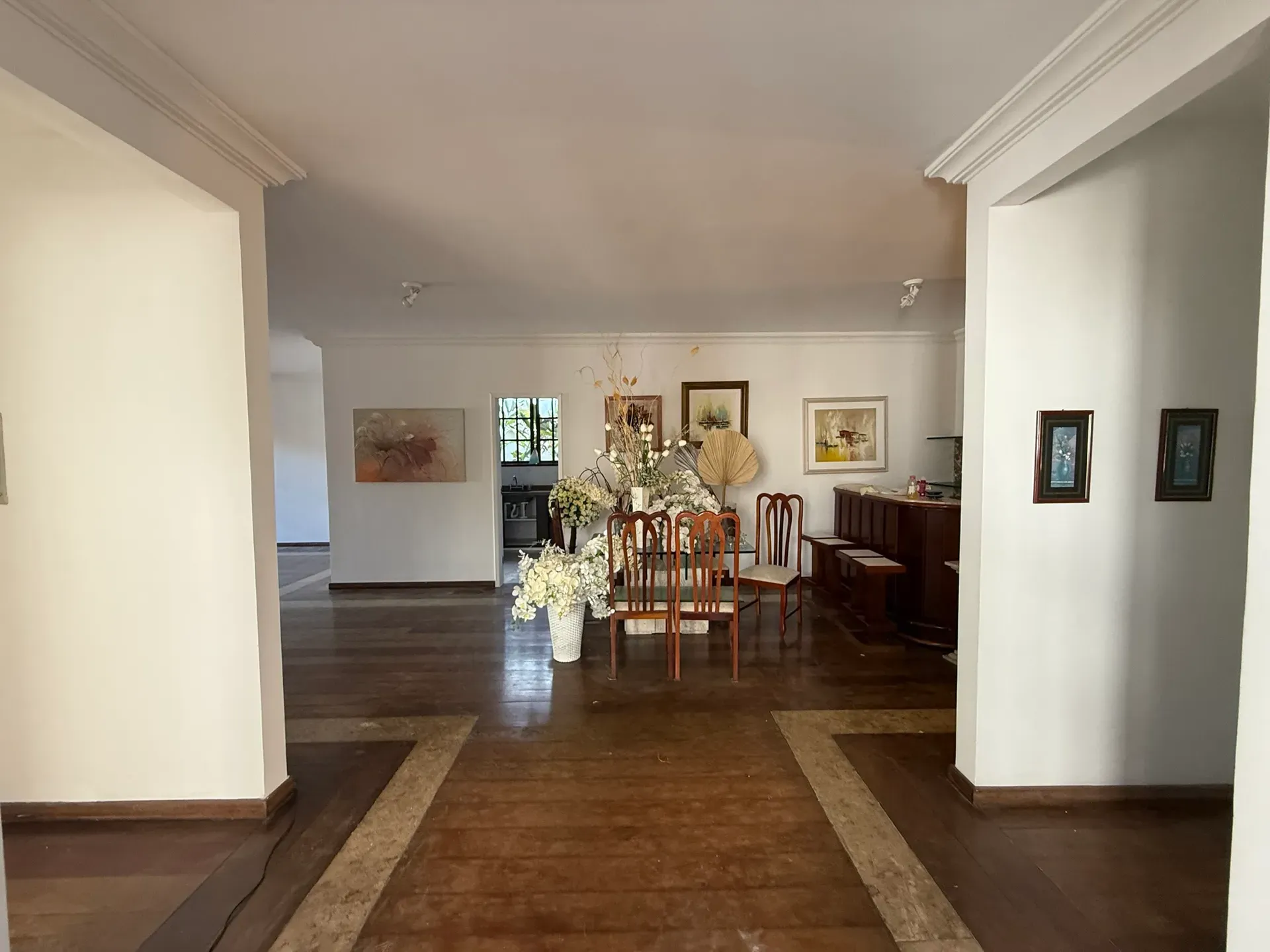 Furnished house, 350 m², with a glass-enclosed balcony — photo 6