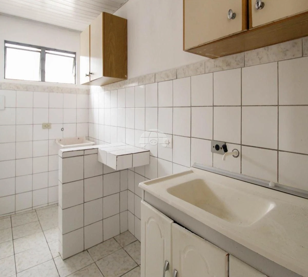 Wood or laminate floors in a 2-bedroom house, 40 m² — photo 2
