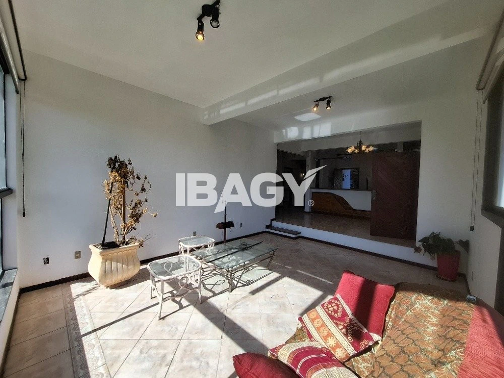 House with 2 parking spots and 150 m², 5 bedrooms — photo 4