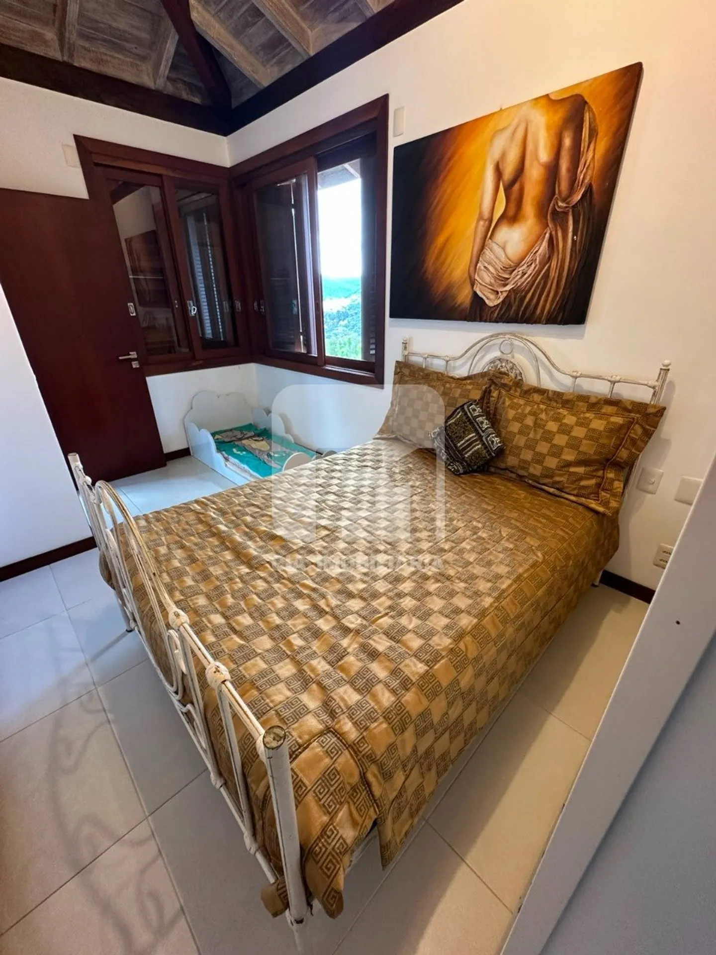 Furnished house with 6 bedrooms and 650 m² total — photo 57
