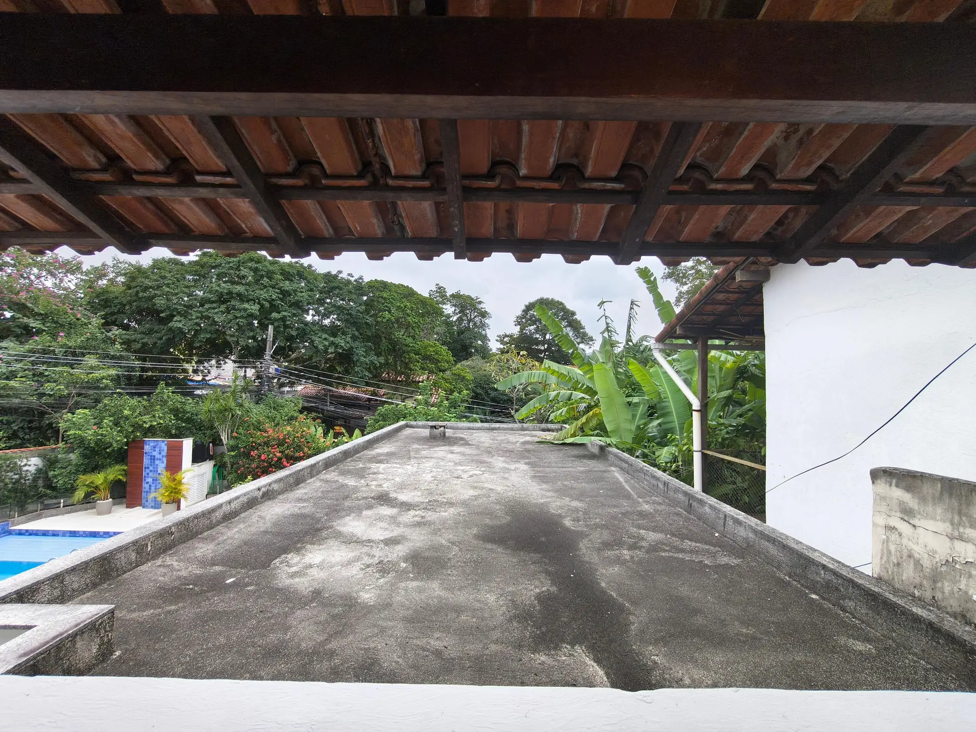 House with 3 bedrooms and an enclosed balcony — photo 38