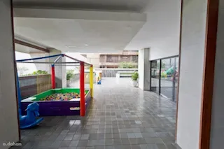 Unfurnished apartment with 4 bedrooms and 5 bathrooms — photo 43