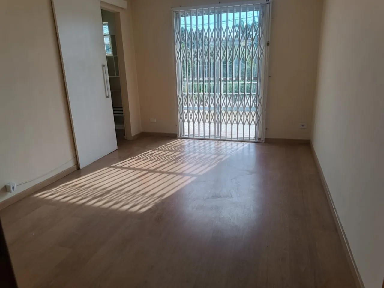 3-bedroom apartment with a separate closed kitchen — photo 4