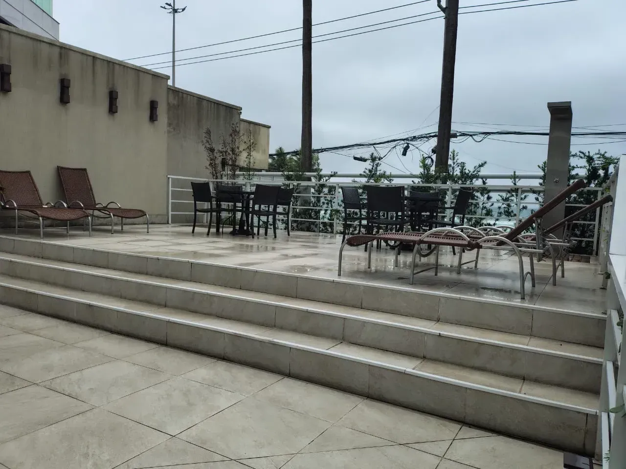 Apartamento com 3 quartos e varanda, pisos de cerâmica — photo 12
