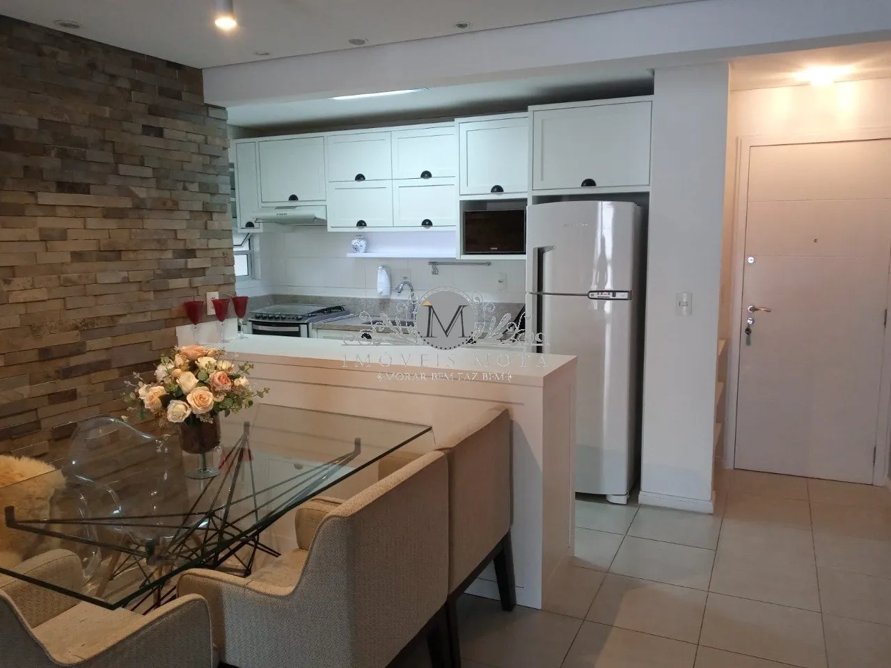 Departamento de 2 dormitorios con balcón cerrado con vidrio — photo 2