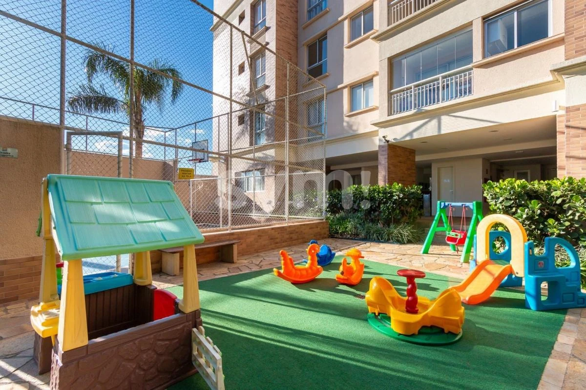 Balcony with a grill in a 3-bedroom apartment, 71 m² — photo 18