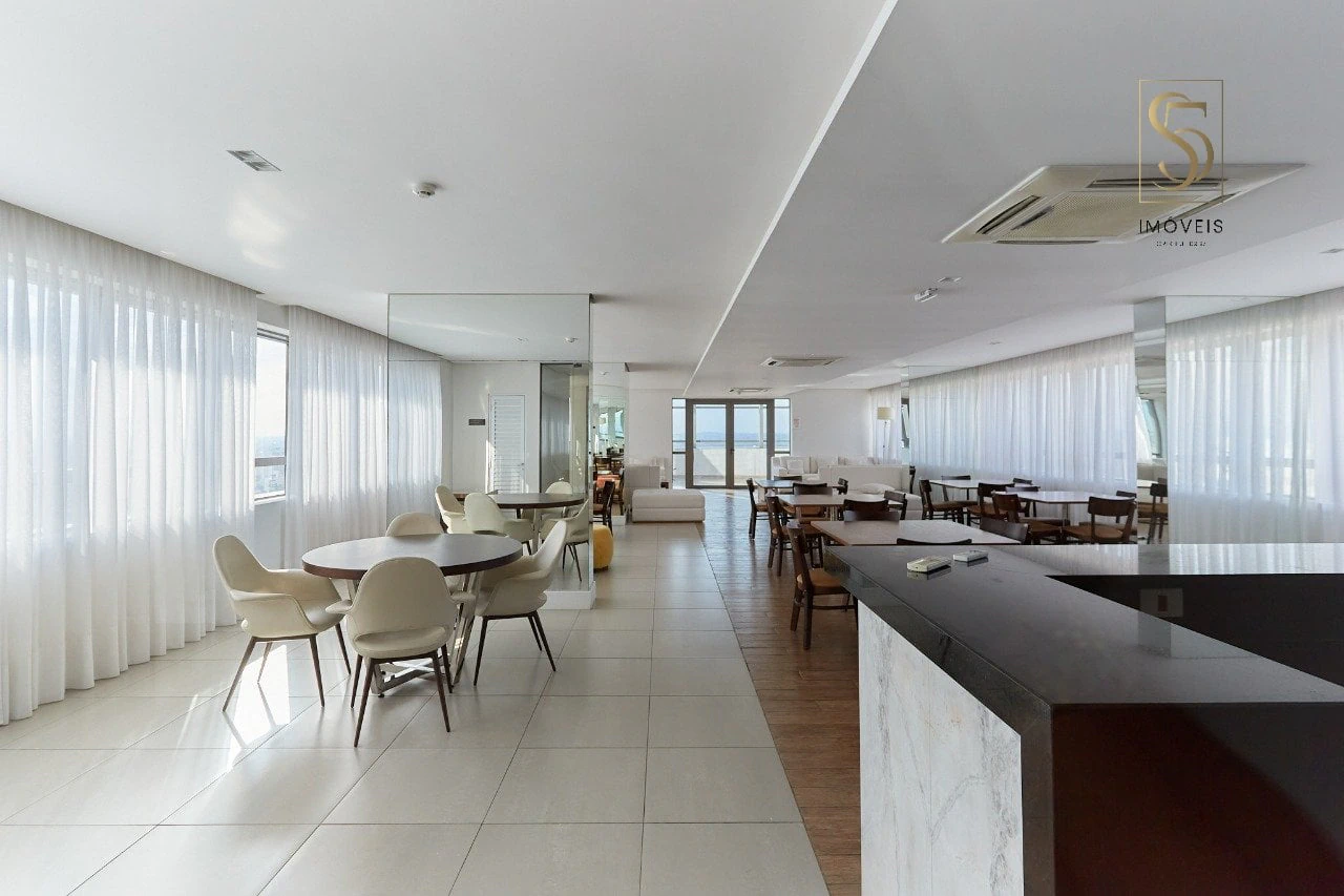 Floor-to-ceiling windows in a one-bedroom apartment, 140 m² — photo 25
